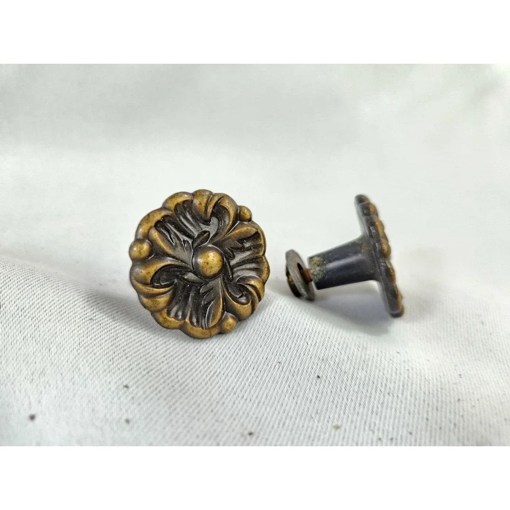 2 vintage Amerock RDCA 1960 Antique Brass ? Floral Knobs Pulls French Provincial